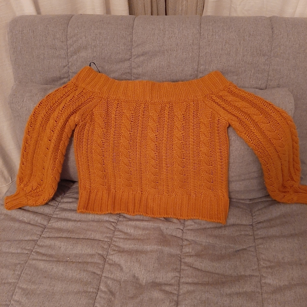 Off-shoulder sweater - Picture 2 of 4